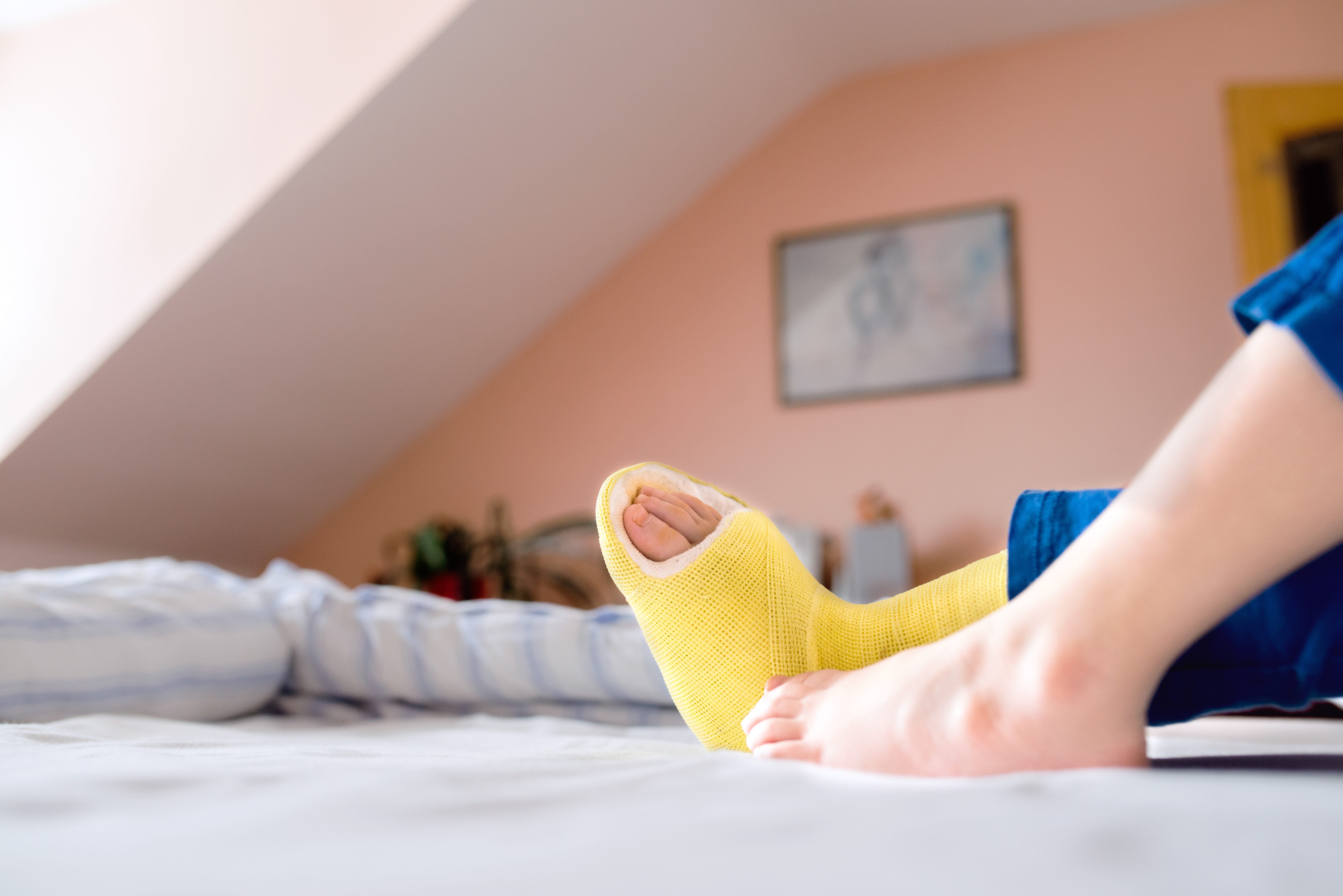 Mariska Hargitay Reveals She Broke Her Right Ankle: 'Summer Look'